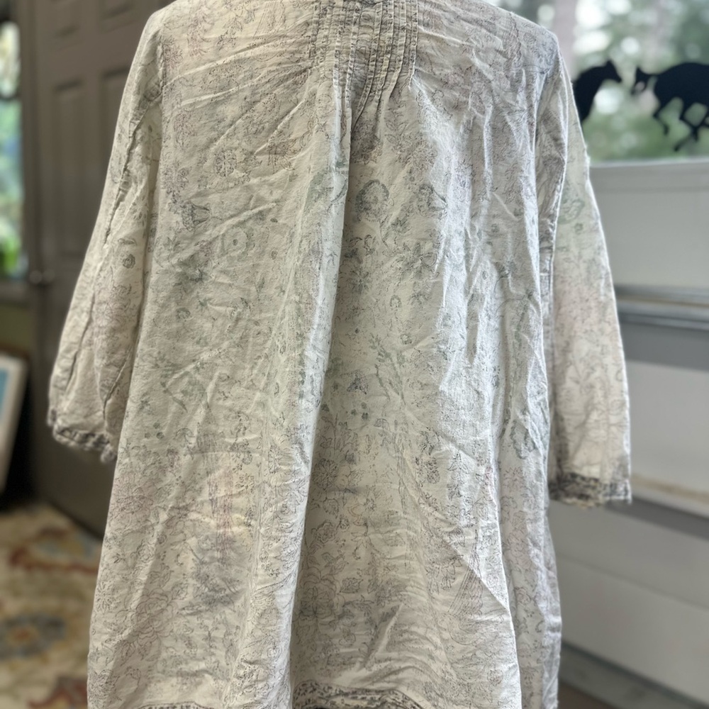 Magnolia Pearl Cream V-Neck Top - Picture 3 of 5